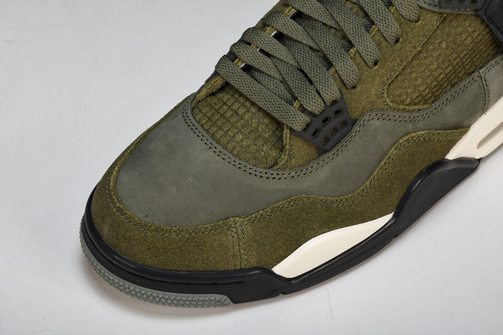 AJ4军绿 尺码：40-47.5

纯原出品-Air Jordan 4 Olive Canvas 军绿 