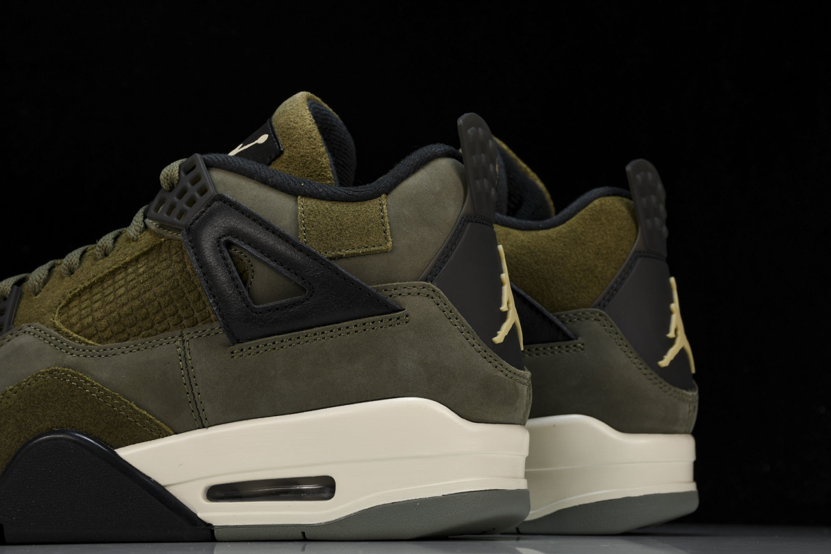 AJ4军绿 尺码：40-47.5

纯原出品-Air Jordan 4 Olive Canvas 军绿 