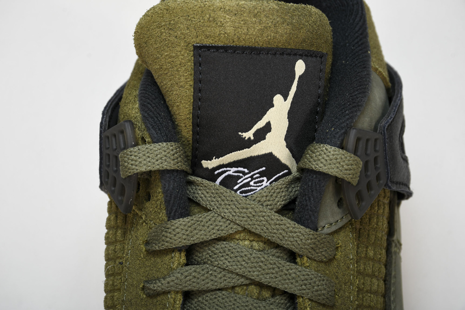 AJ4军绿 尺码：40-47.5

纯原出品-Air Jordan 4 Olive Canvas 军绿 