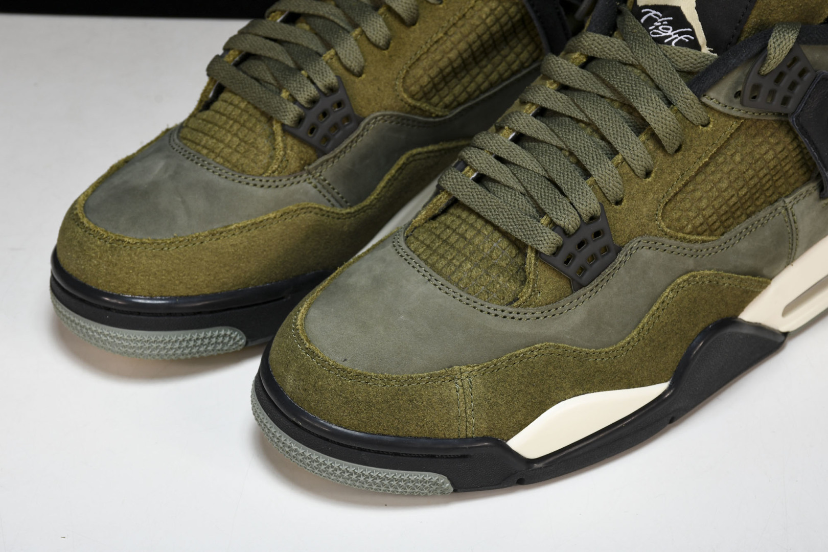 AJ4军绿 尺码：40-47.5

纯原出品-Air Jordan 4 Olive Canvas 军绿 