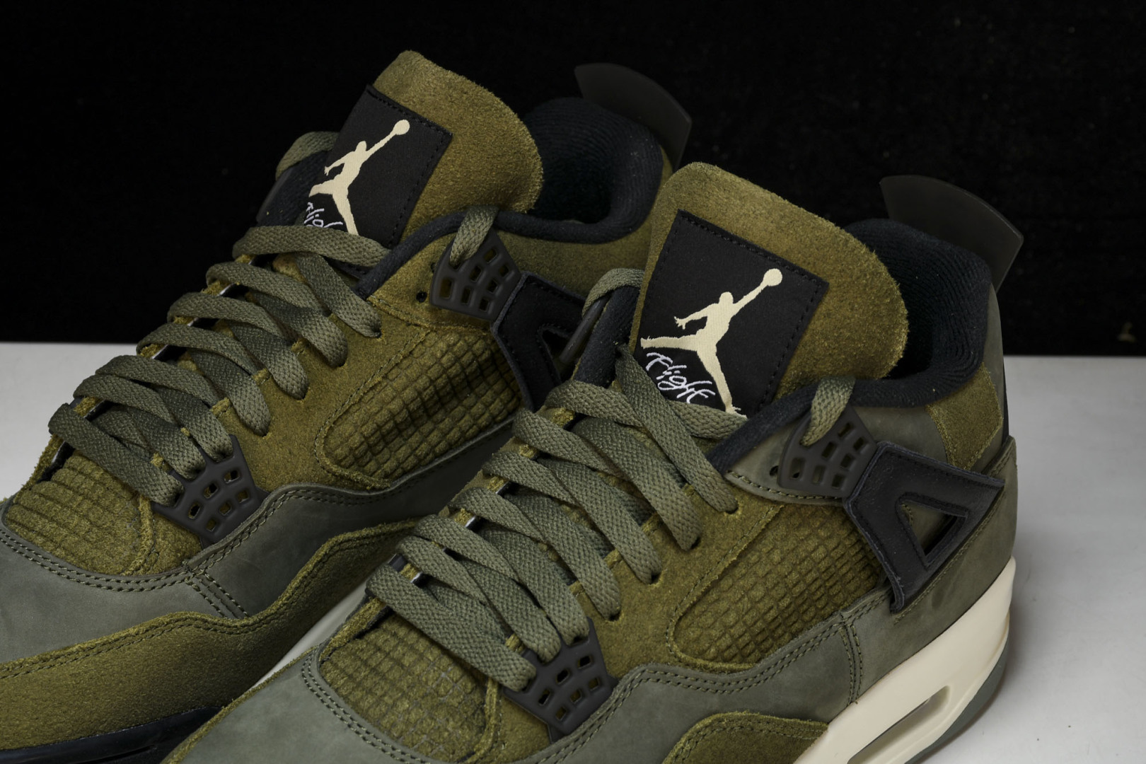 AJ4军绿 尺码：40-47.5

纯原出品-Air Jordan 4 Olive Canvas 军绿 