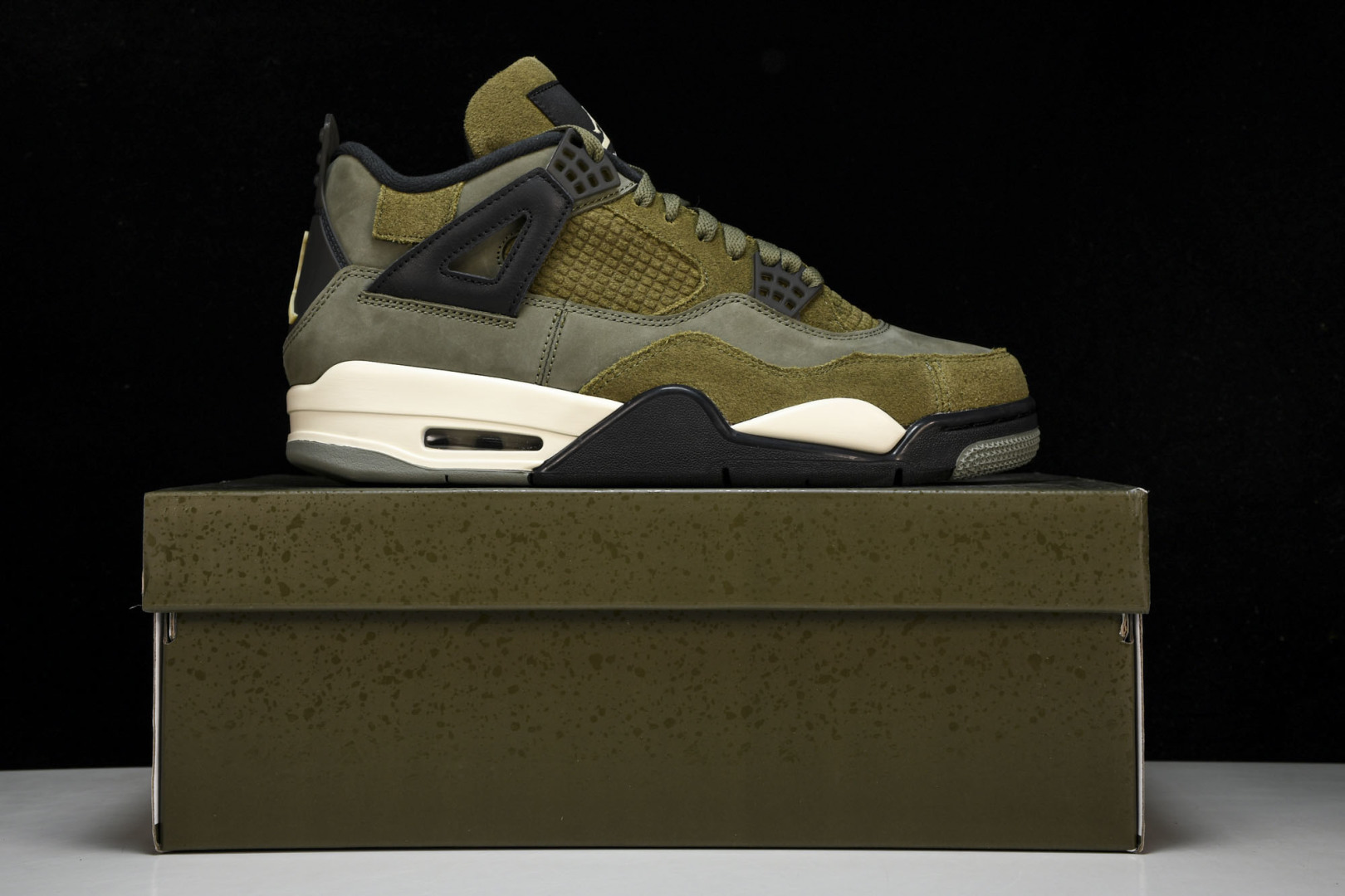 AJ4军绿 尺码：40-47.5

纯原出品-Air Jordan 4 Olive Canvas 军绿 