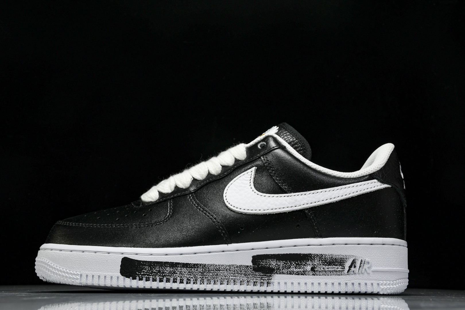 AF1权志龙 尺码36-47.5

纯原版出品-Air Force 1 Low G-Dragon Pea