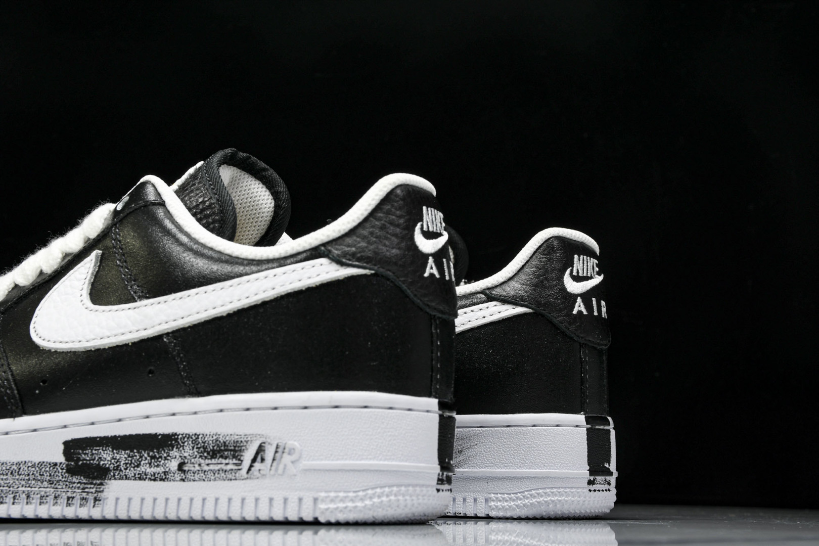AF1权志龙 尺码36-47.5

纯原版出品-Air Force 1 Low G-Dragon Pea