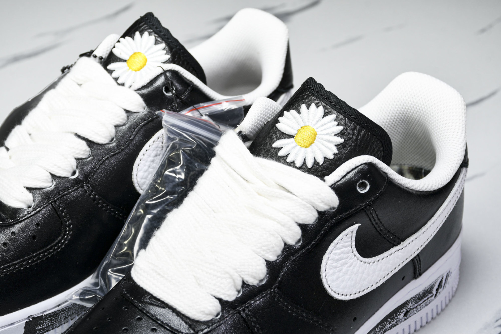 AF1权志龙 尺码36-47.5

纯原版出品-Air Force 1 Low G-Dragon Pea