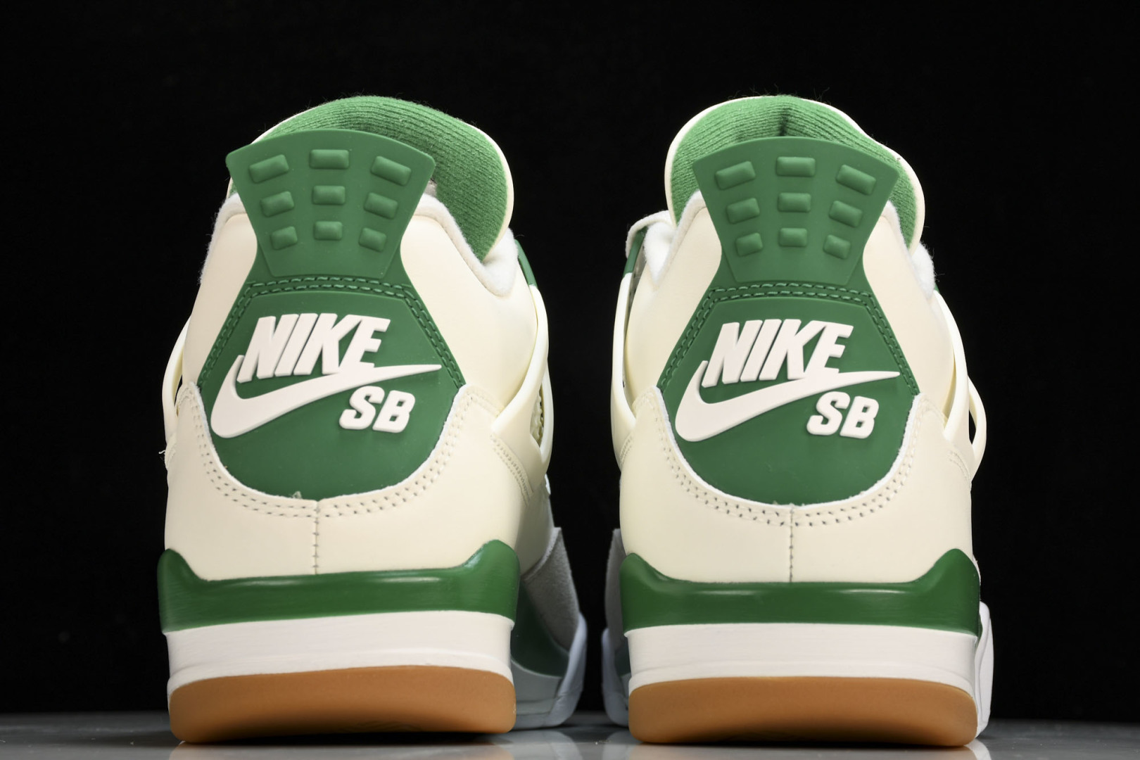 AJ4 白绿 尺码40-47.5

纯原版出品-NK SB x Air Jordan 4“Pine Gr