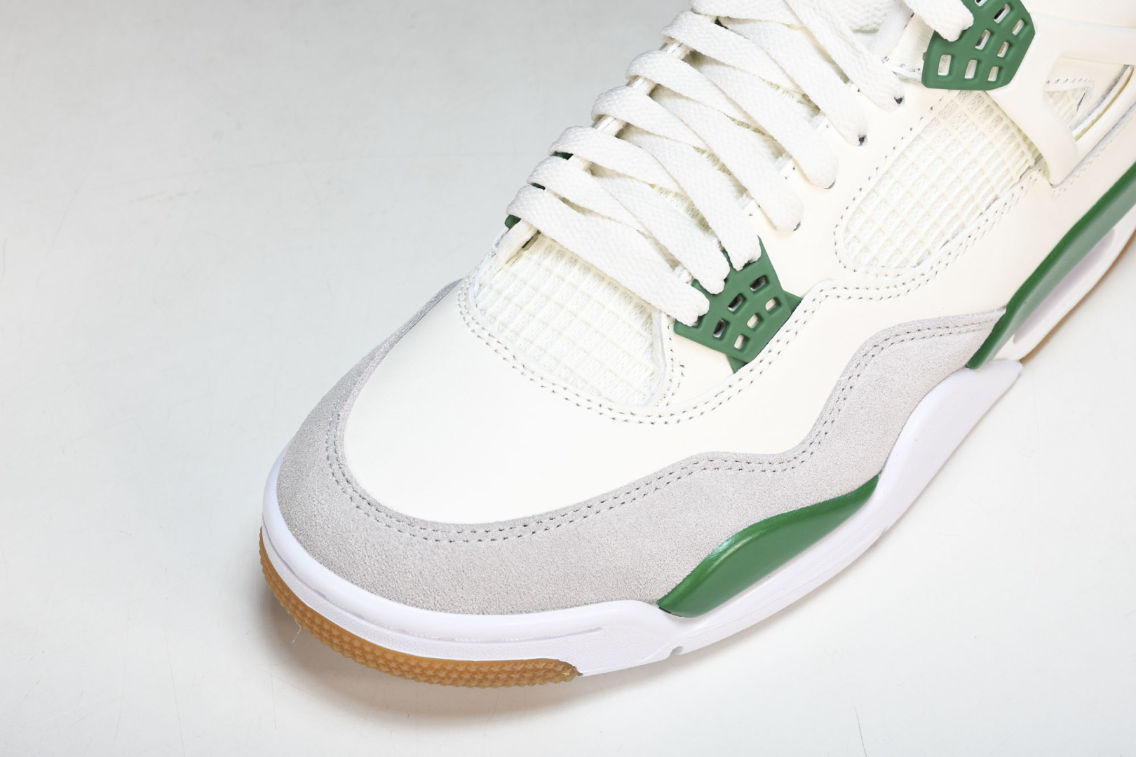 AJ4 白绿 尺码40-47.5

纯原版出品-NK SB x Air Jordan 4“Pine Gr