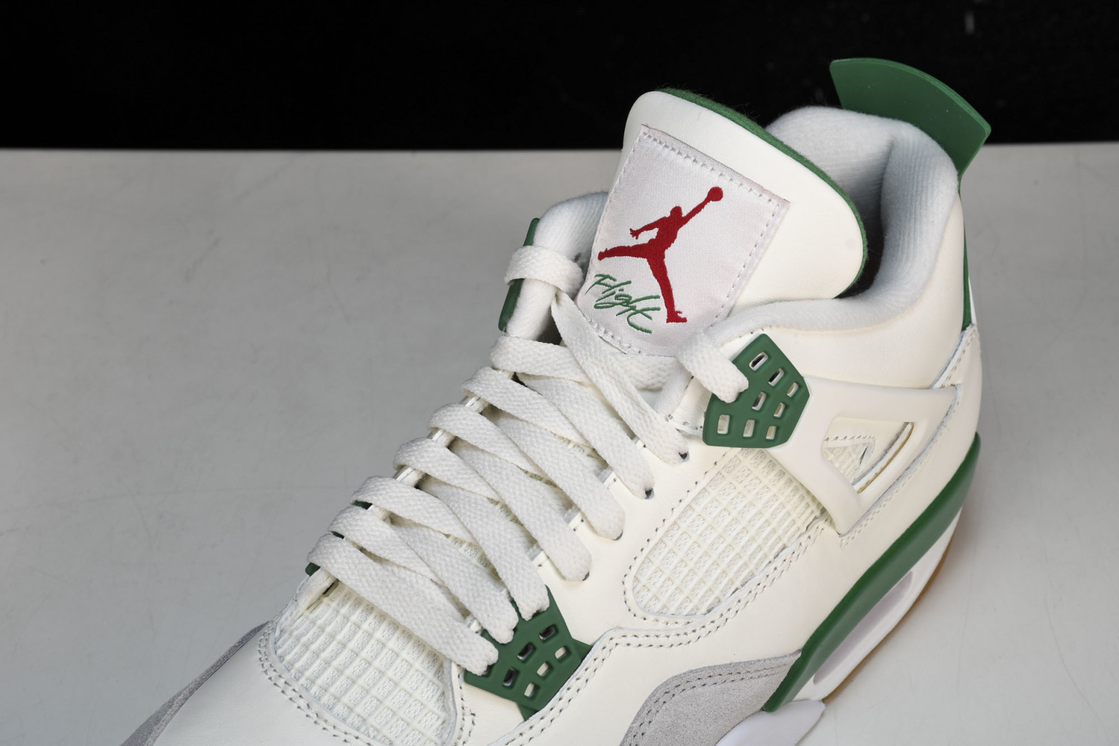 AJ4 白绿 尺码40-47.5

纯原版出品-NK SB x Air Jordan 4“Pine Gr