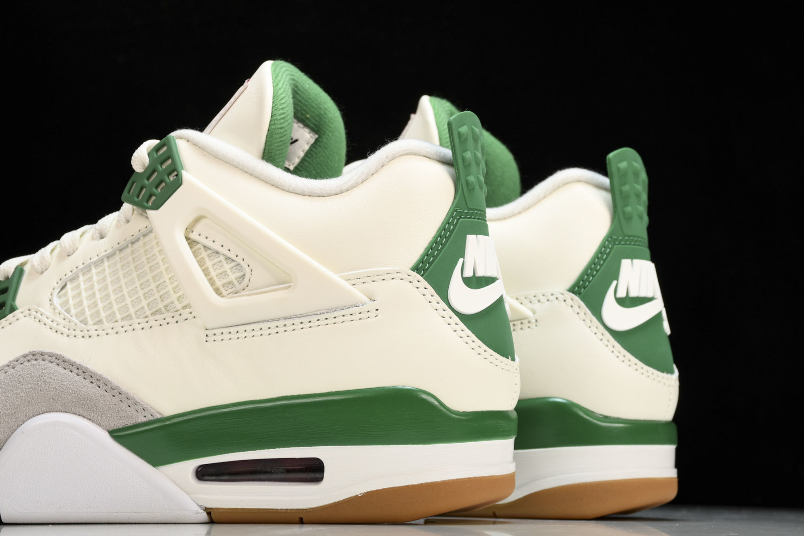 AJ4 白绿 尺码40-47.5

纯原版出品-NK SB x Air Jordan 4“Pine Gr