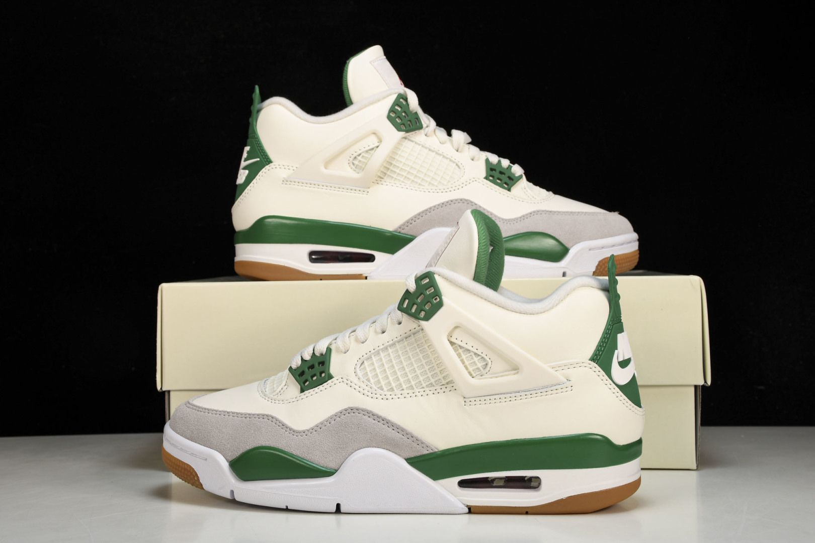 AJ4 白绿 尺码40-47.5

纯原版出品-NK SB x Air Jordan 4“Pine Gr