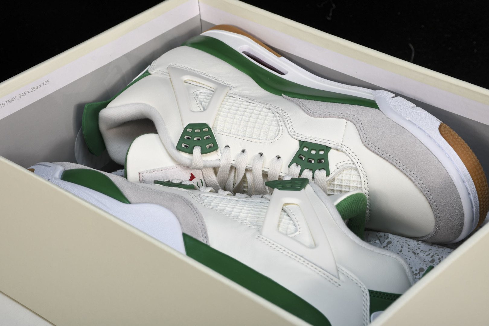 AJ4 白绿 尺码40-47.5

纯原版出品-NK SB x Air Jordan 4“Pine Gr