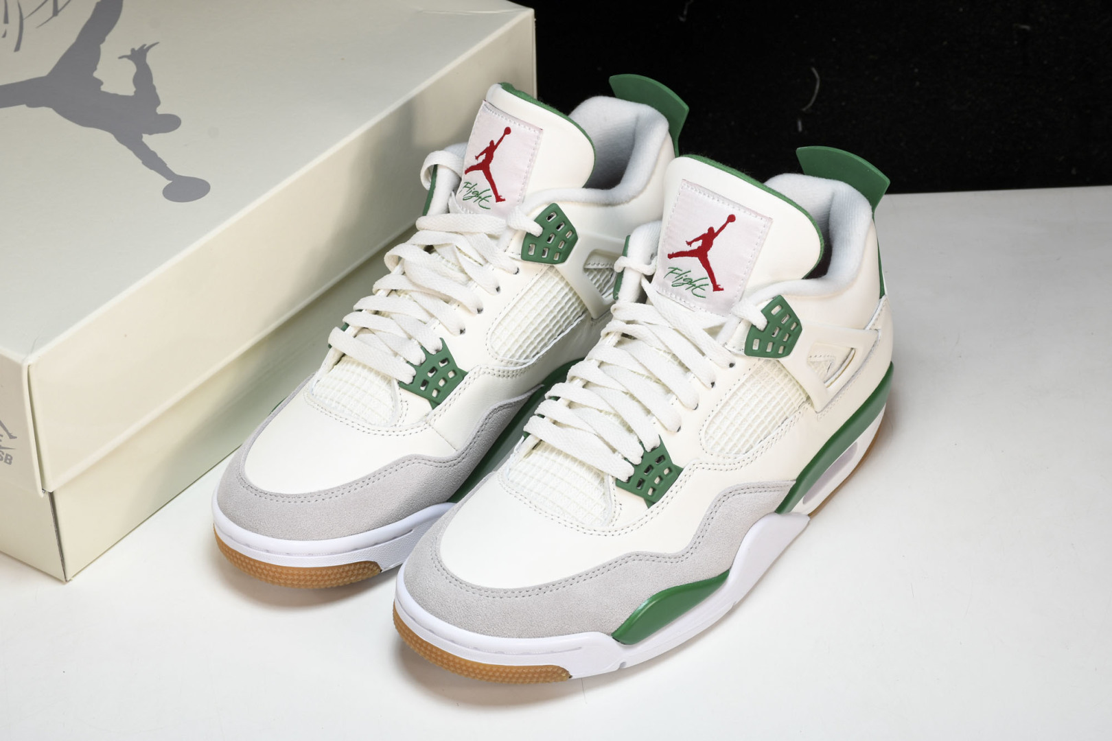 AJ4 白绿 尺码40-47.5

纯原版出品-NK SB x Air Jordan 4“Pine Gr