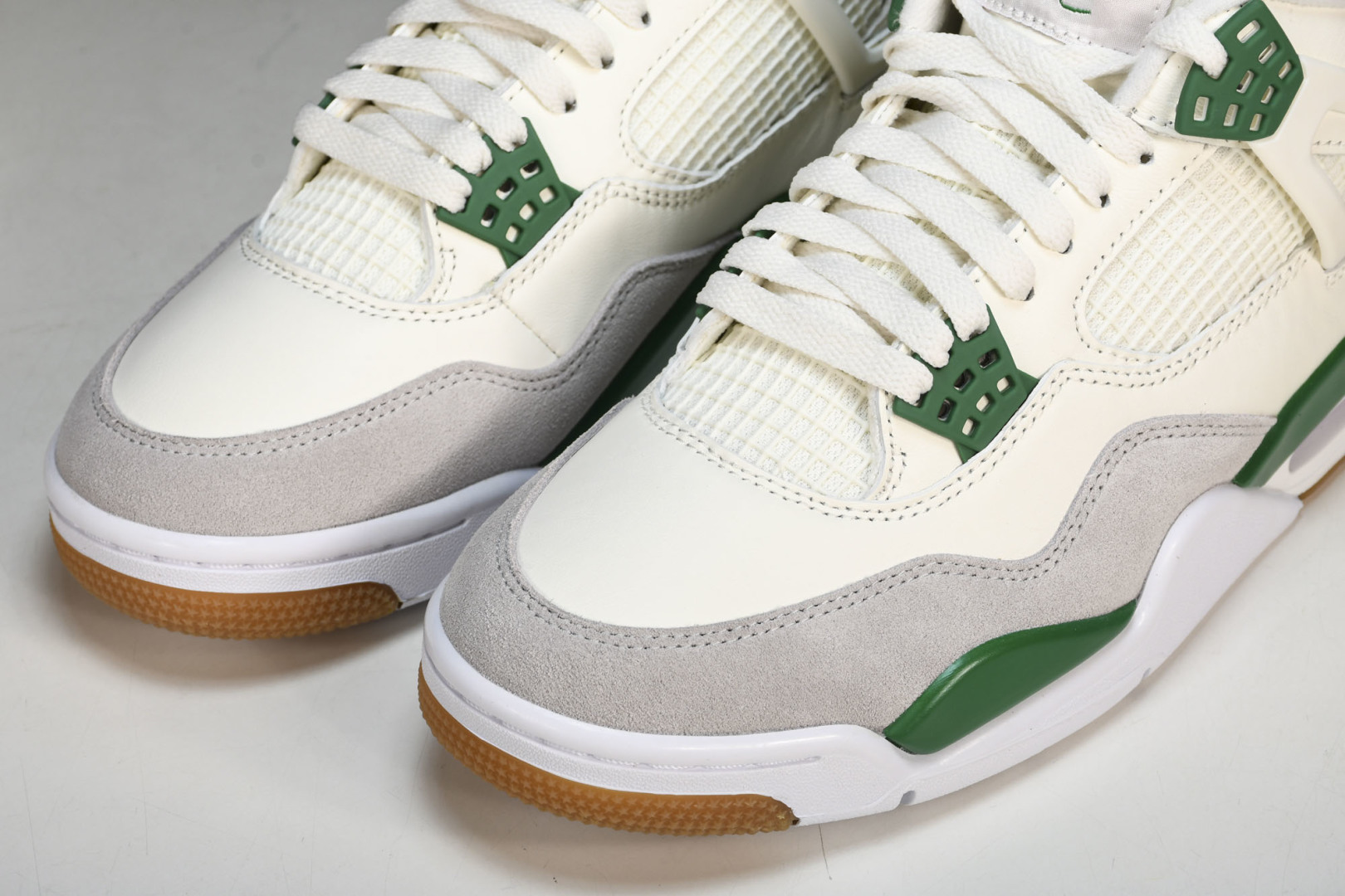AJ4 白绿 尺码40-47.5

纯原版出品-NK SB x Air Jordan 4“Pine Gr