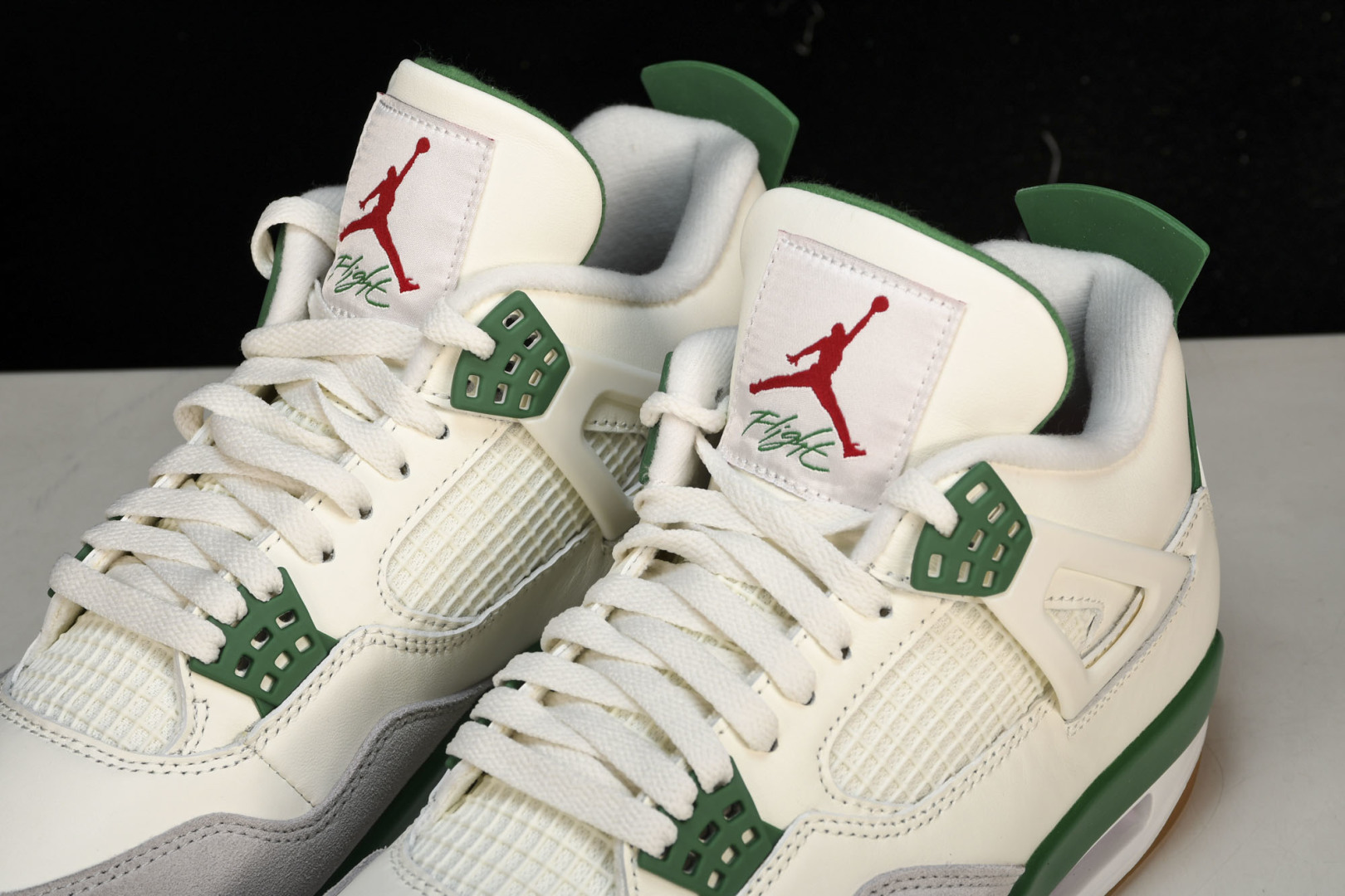 AJ4 白绿 尺码40-47.5

纯原版出品-NK SB x Air Jordan 4“Pine Gr