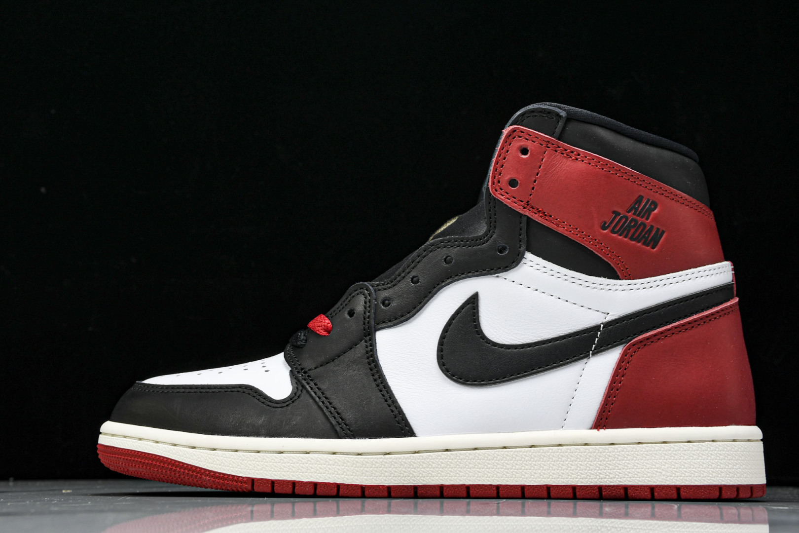AJ1高帮 尺码40.5-47.5

纯原版出品-Air Jordan 1 Retro High OG 