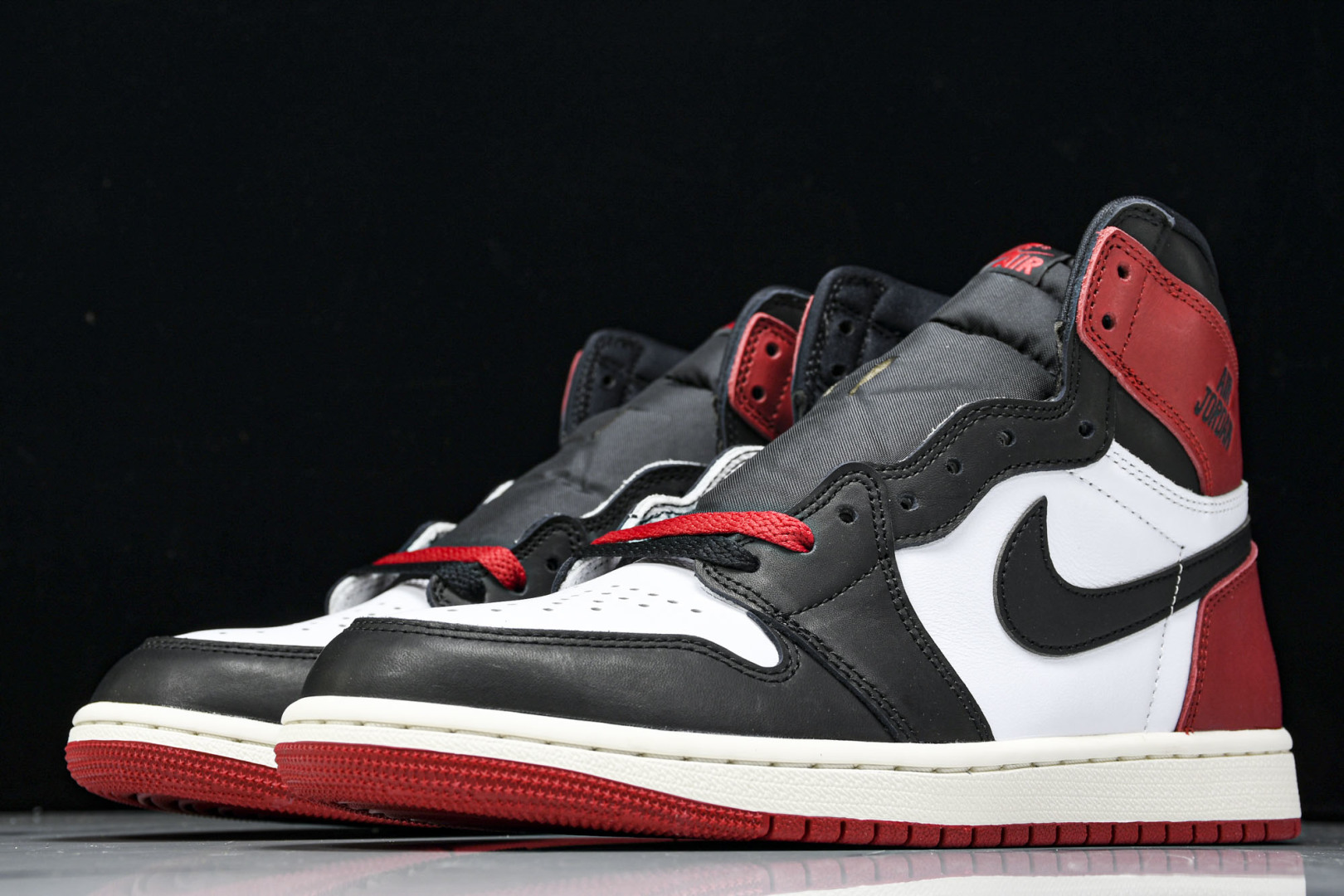 AJ1高帮 尺码40.5-47.5

纯原版出品-Air Jordan 1 Retro High OG 