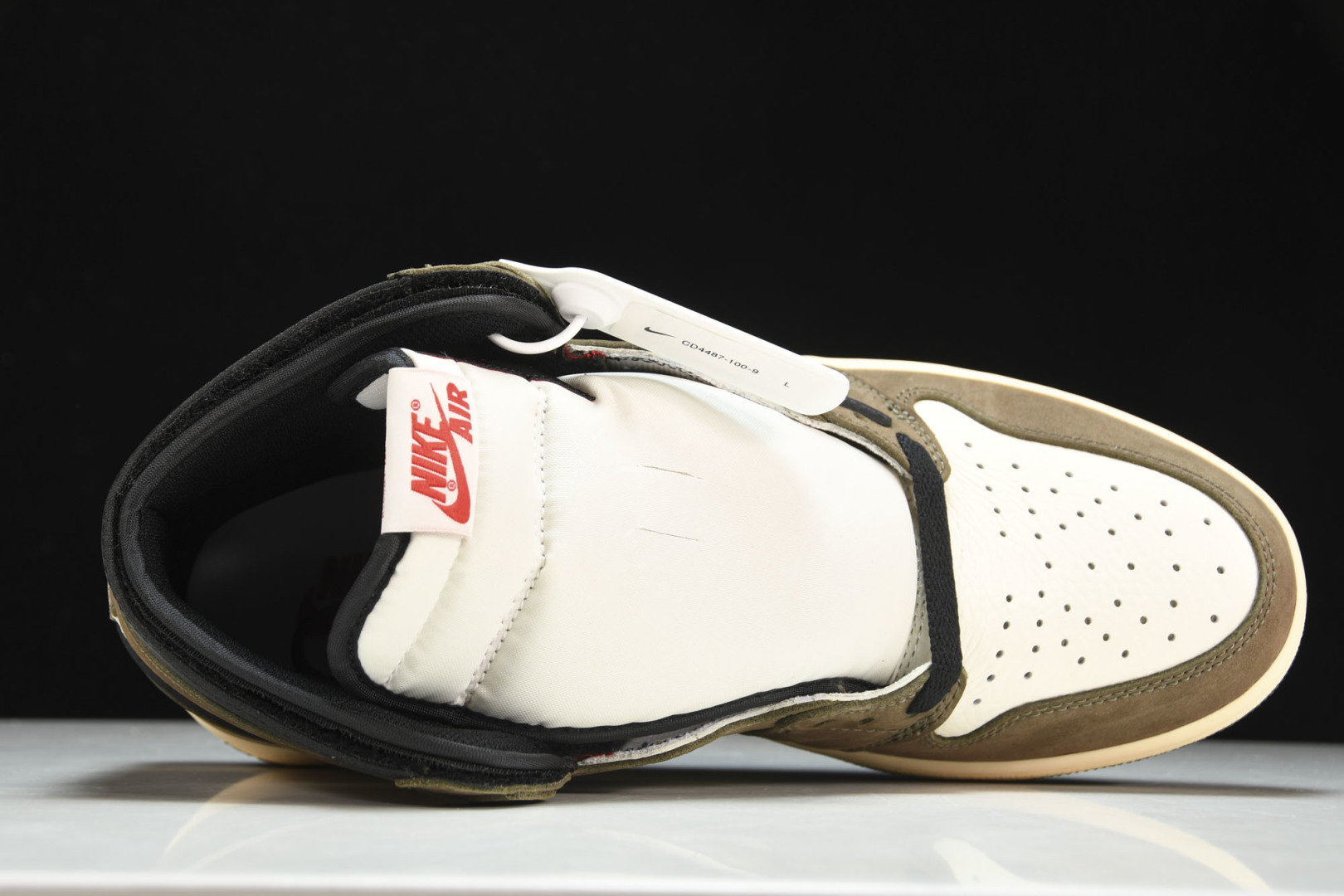 AJ1高帮倒钩 鬼脸 尺码36-48.5

纯原版出品-Air Jordan 1 Travis Scot