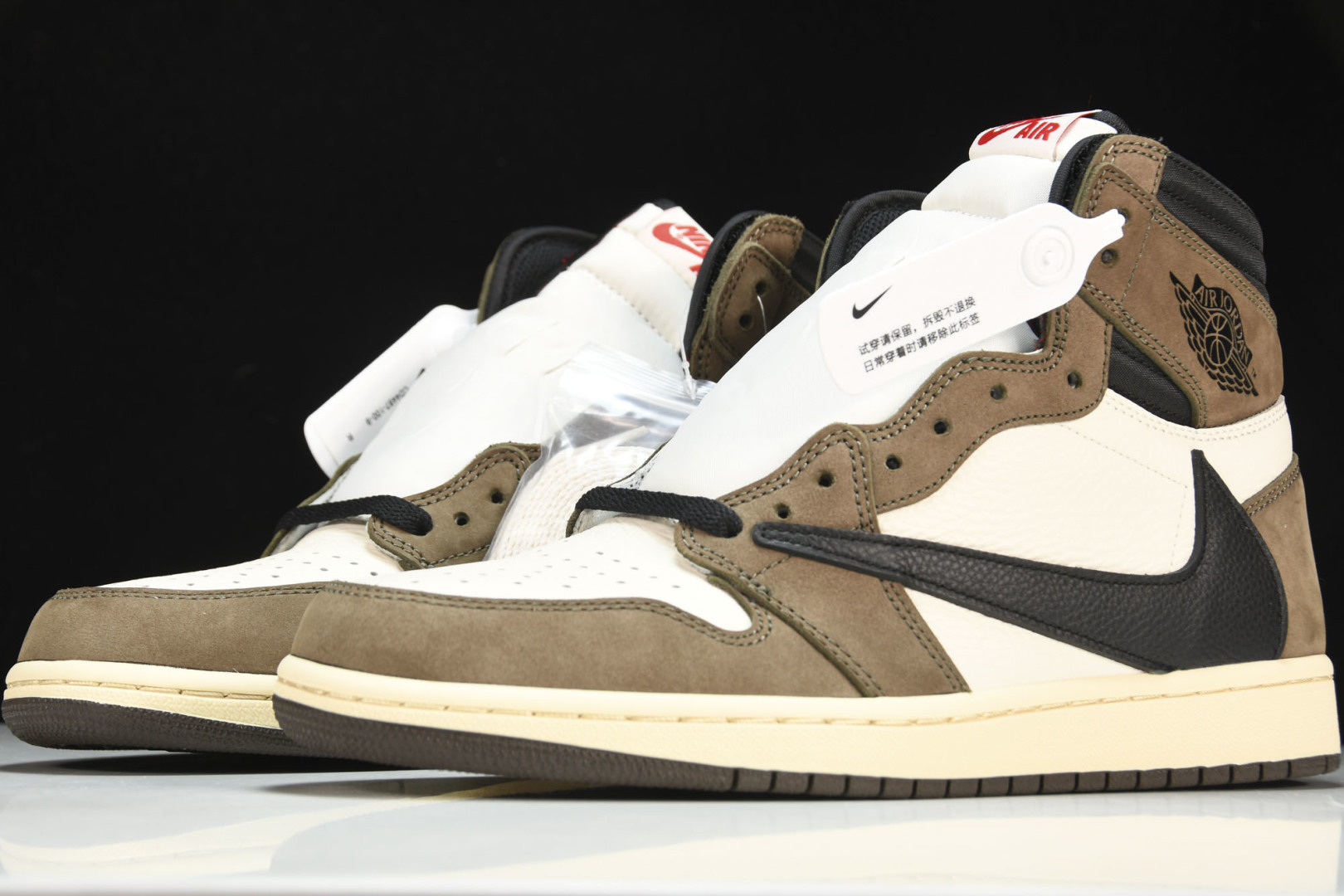 AJ1高帮倒钩 鬼脸 尺码36-48.5

纯原版出品-Air Jordan 1 Travis Scot