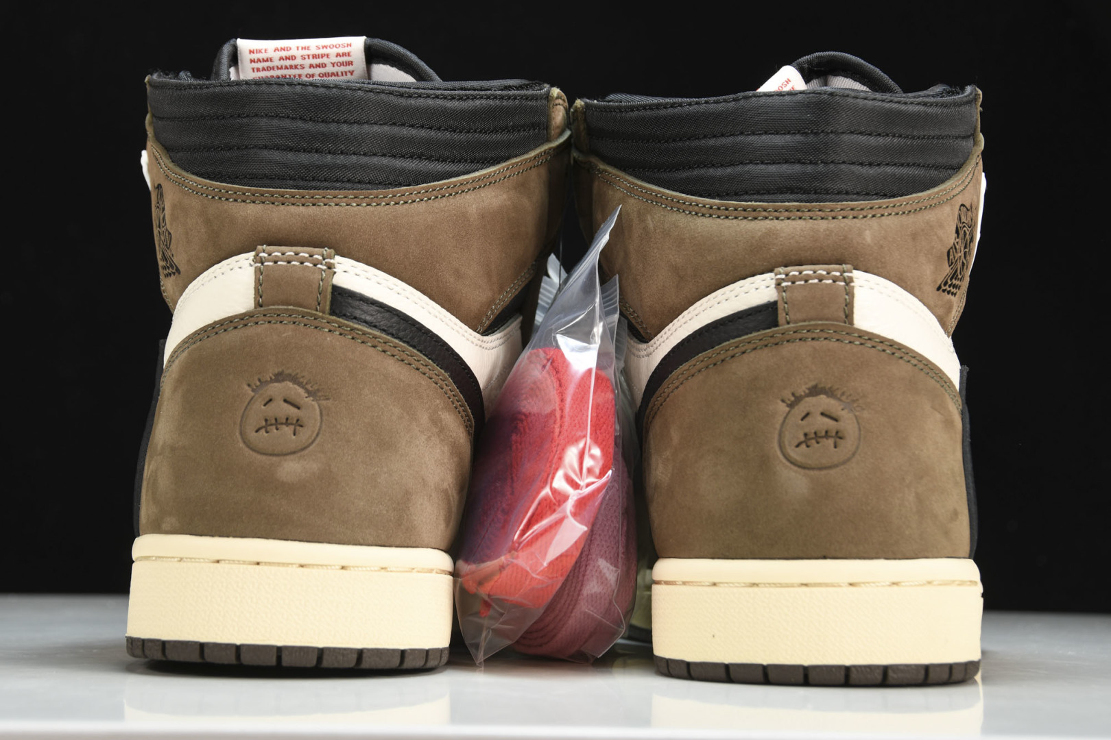 AJ1高帮倒钩 鬼脸 尺码36-48.5

纯原版出品-Air Jordan 1 Travis Scot