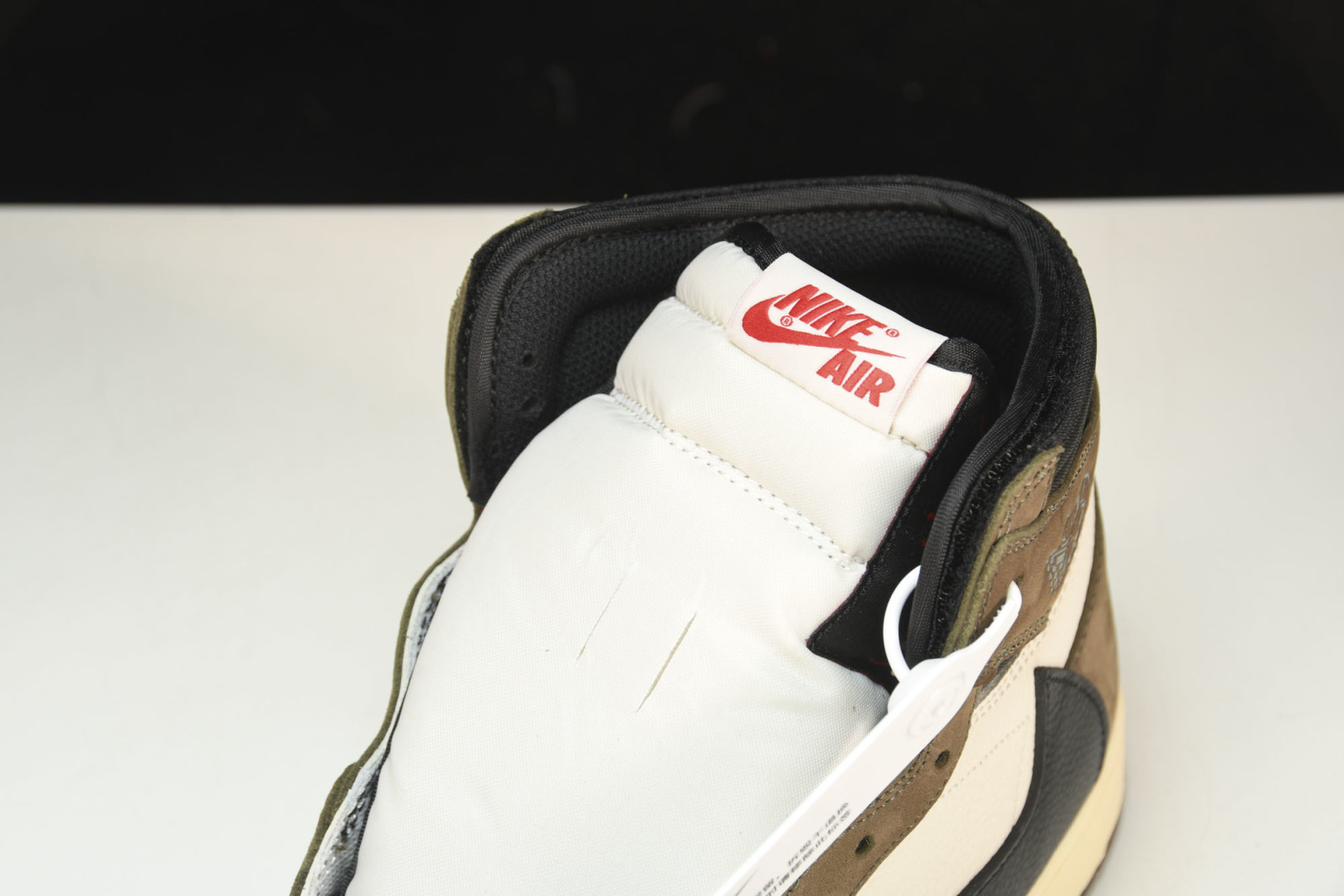 AJ1高帮倒钩 鬼脸 尺码36-48.5

纯原版出品-Air Jordan 1 Travis Scot