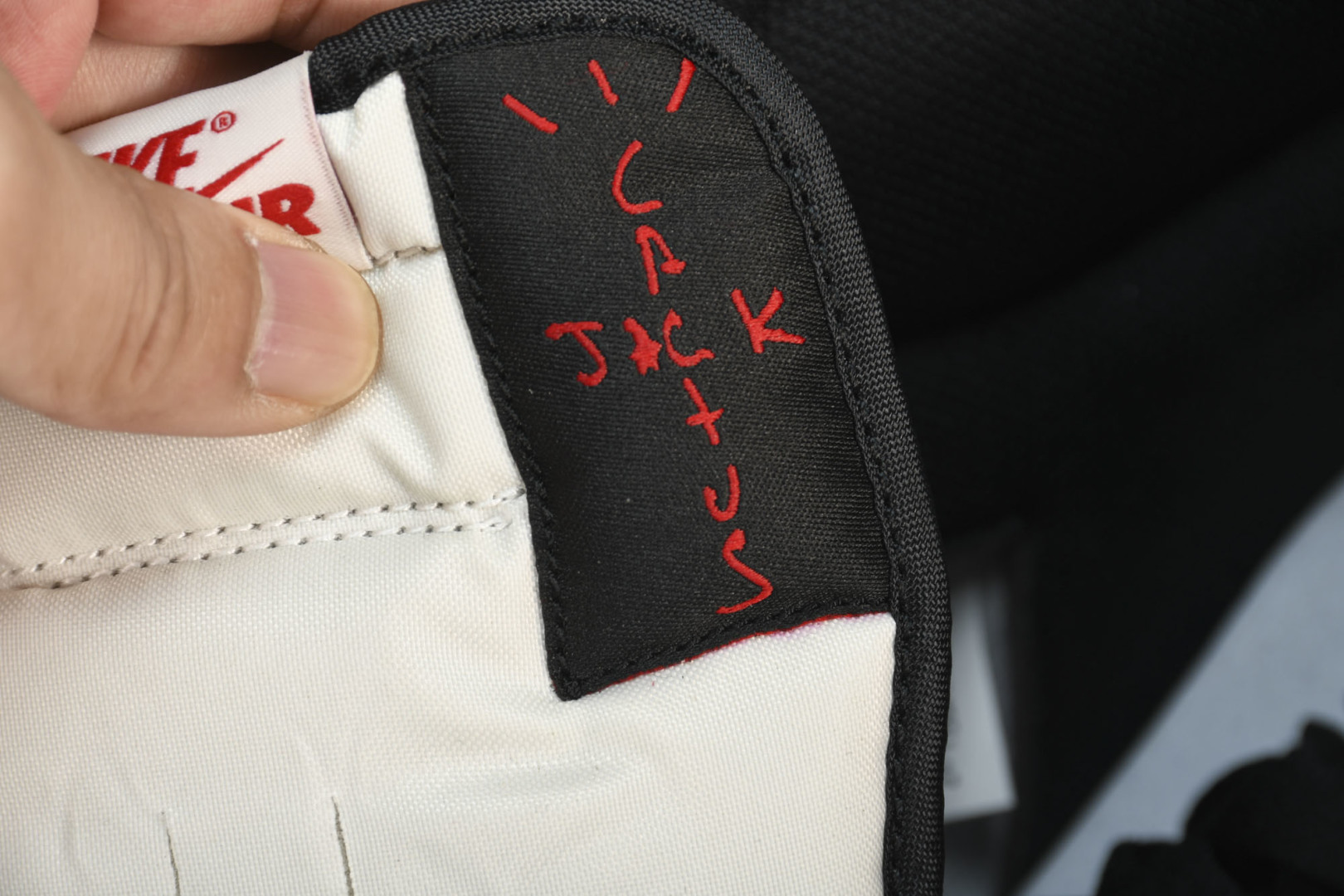 AJ1高帮倒钩 鬼脸 尺码36-48.5

纯原版出品-Air Jordan 1 Travis Scot