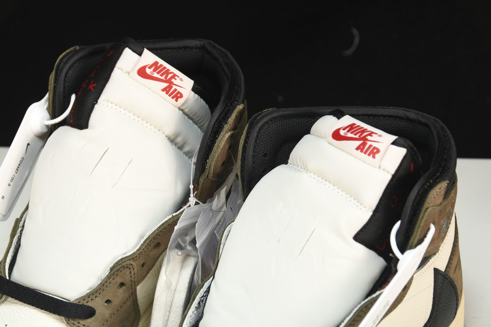 AJ1高帮倒钩 鬼脸 尺码36-48.5

纯原版出品-Air Jordan 1 Travis Scot
