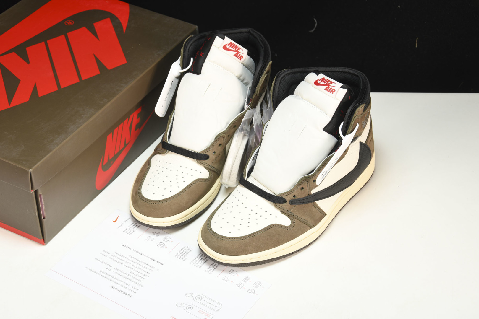 AJ1高帮倒钩 鬼脸 尺码36-48.5

纯原版出品-Air Jordan 1 Travis Scot