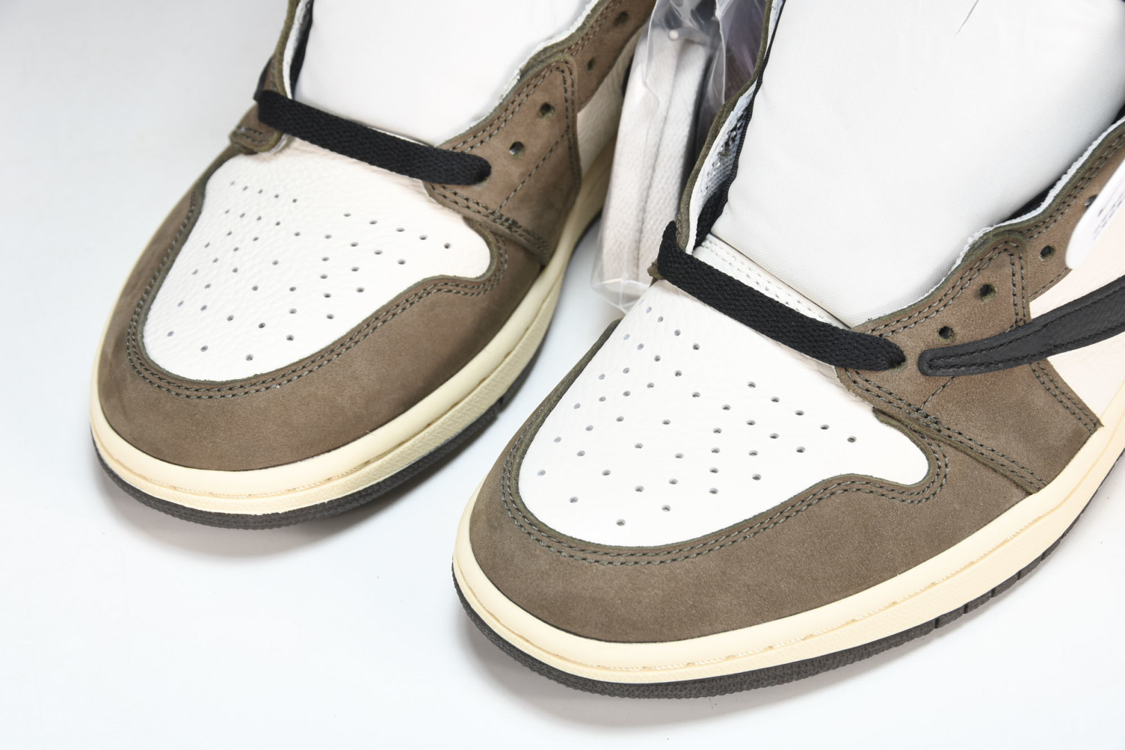 AJ1高帮倒钩 鬼脸 尺码36-48.5

纯原版出品-Air Jordan 1 Travis Scot