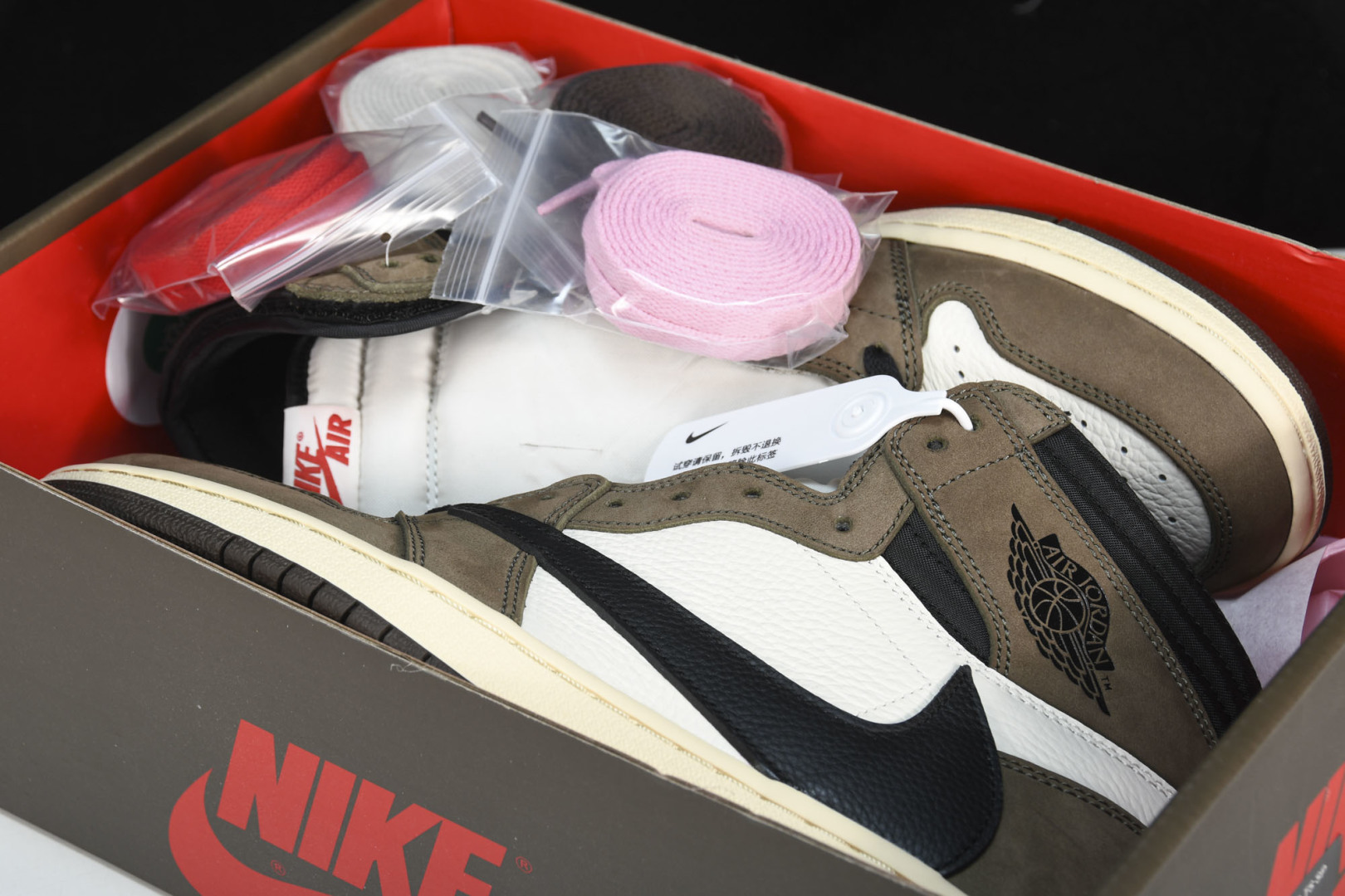 AJ1高帮倒钩 鬼脸 尺码36-48.5

纯原版出品-Air Jordan 1 Travis Scot