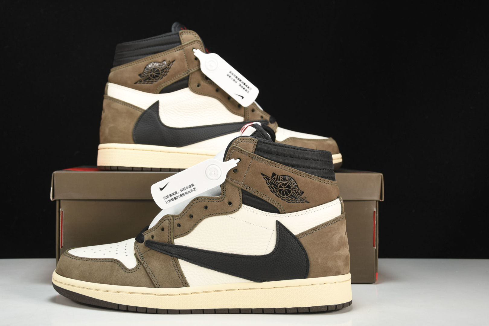 AJ1高帮倒钩 鬼脸 尺码36-48.5

纯原版出品-Air Jordan 1 Travis Scot