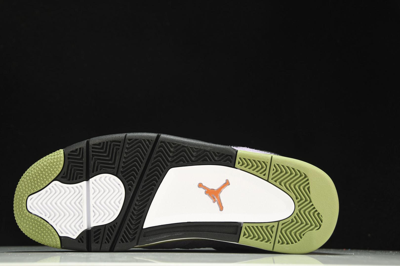 AJ4 紫麂皮 尺码40-47.5

纯原版出品-WMns Air Jordan 4 Retro“Can