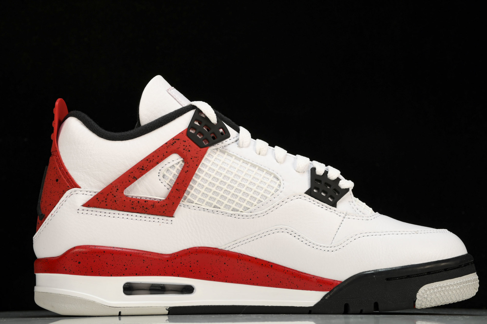 AJ4 白黑红 尺码40-47.5

纯原版出品-Air Jordan 4 Neutral Grey 白