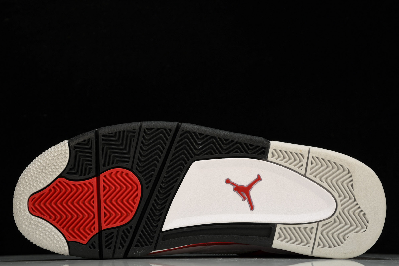 AJ4 白黑红 尺码40-47.5

纯原版出品-Air Jordan 4 Neutral Grey 白