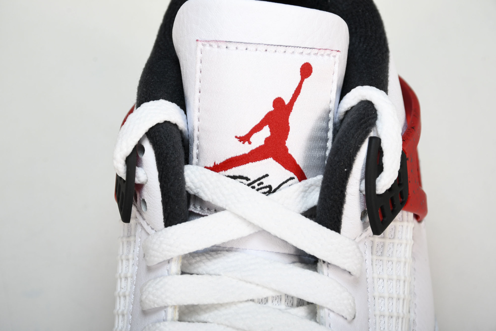 AJ4 白黑红 尺码40-47.5

纯原版出品-Air Jordan 4 Neutral Grey 白