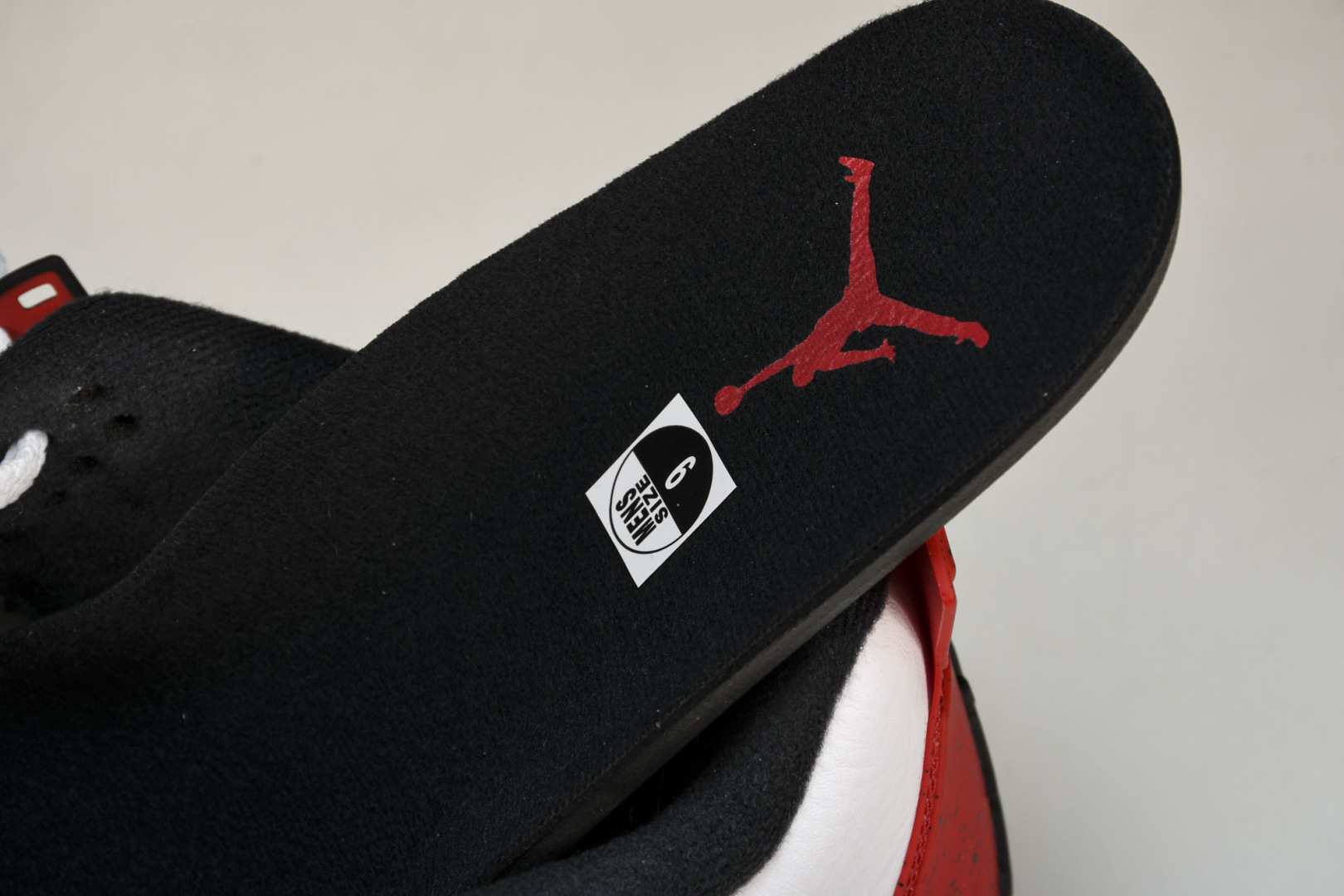 AJ4 白黑红 尺码40-47.5

纯原版出品-Air Jordan 4 Neutral Grey 白