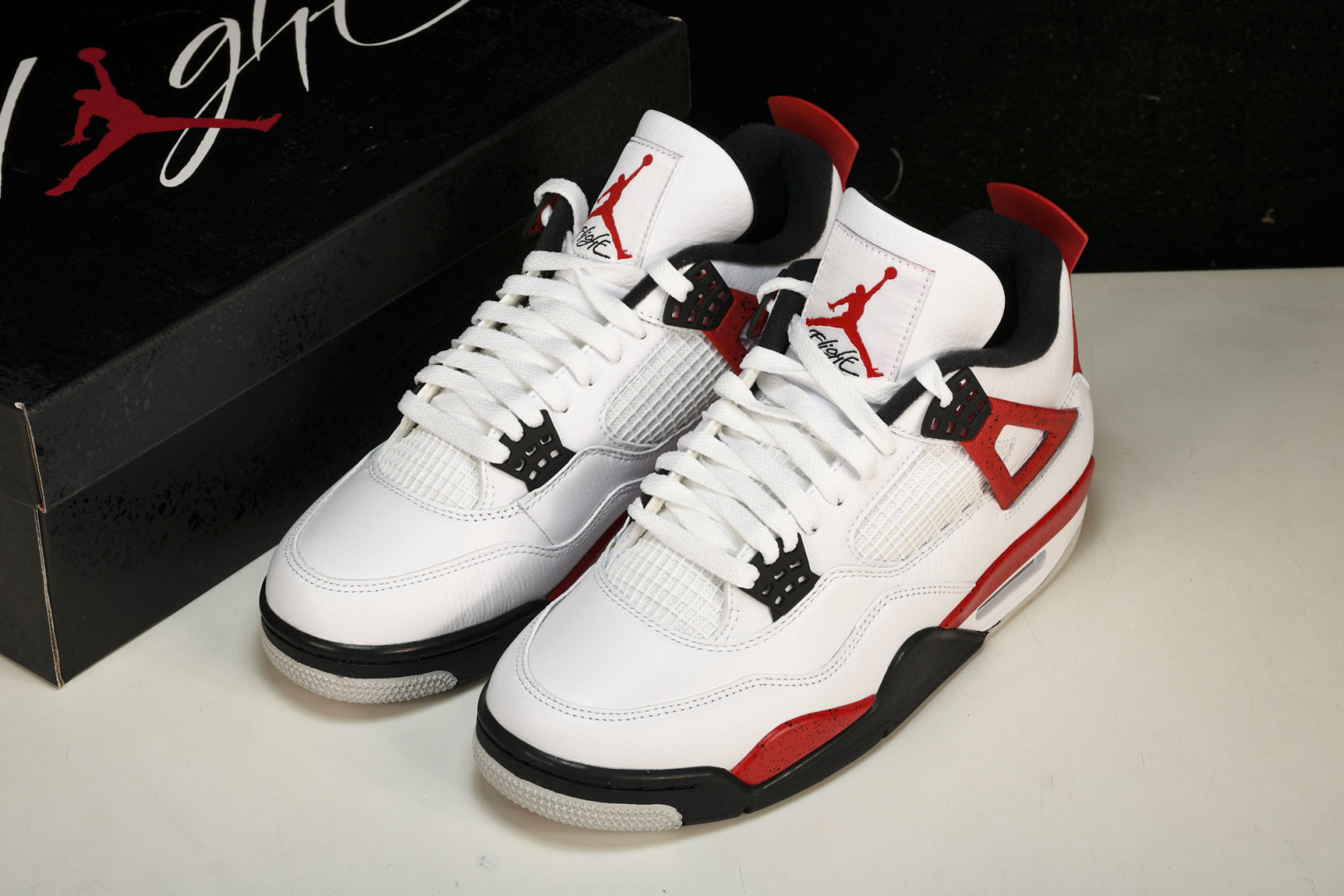 AJ4 白黑红 尺码40-47.5

纯原版出品-Air Jordan 4 Neutral Grey 白