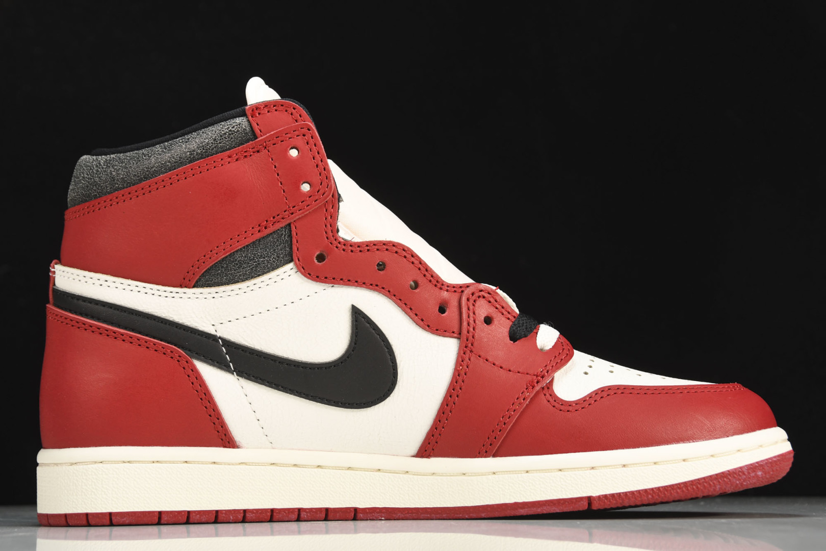 AJ1 氧化芝加哥 尺码40-47.5

纯原版出品-Air Jordan 1“Chicago Reim