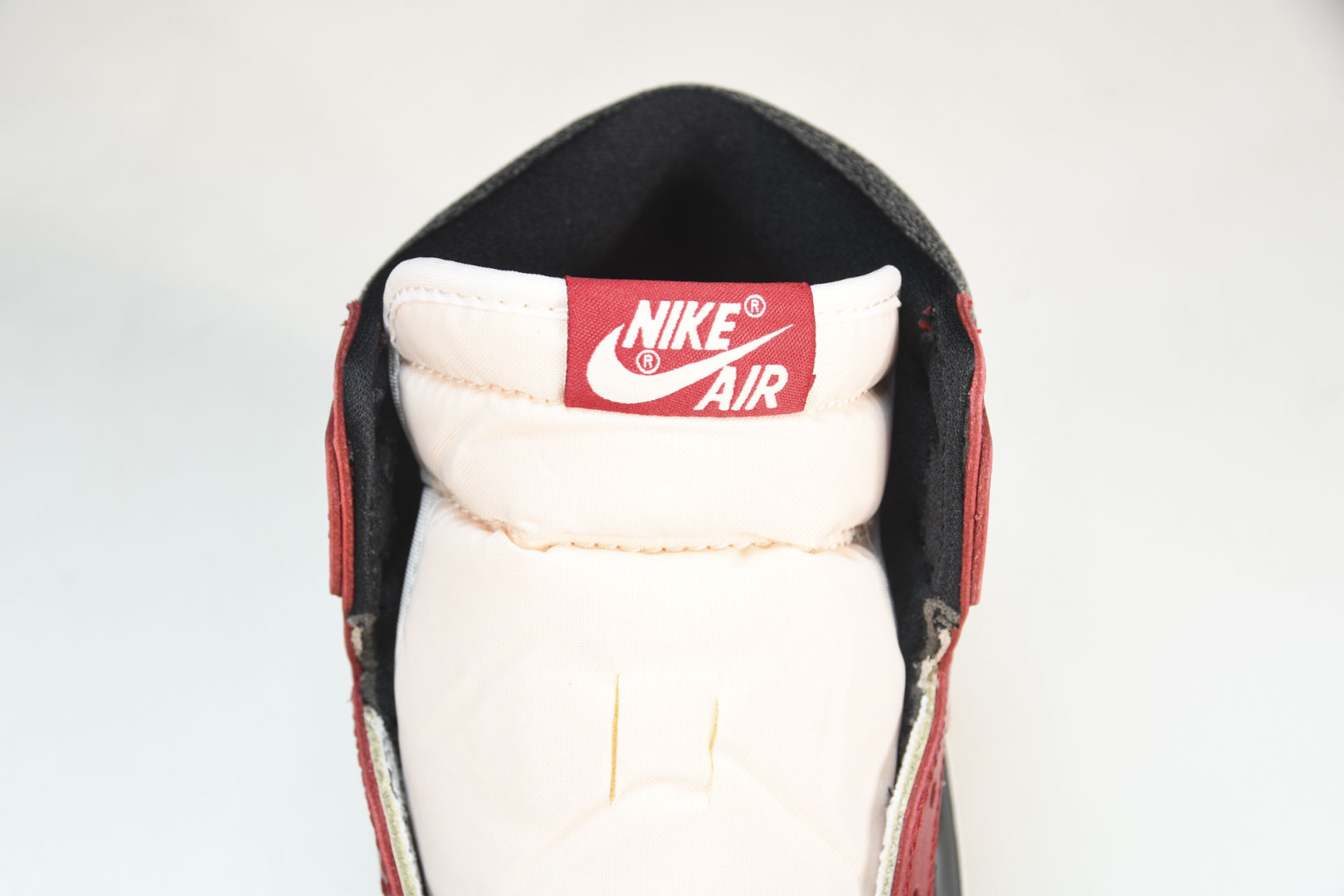 AJ1 氧化芝加哥 尺码40-47.5

纯原版出品-Air Jordan 1“Chicago Reim