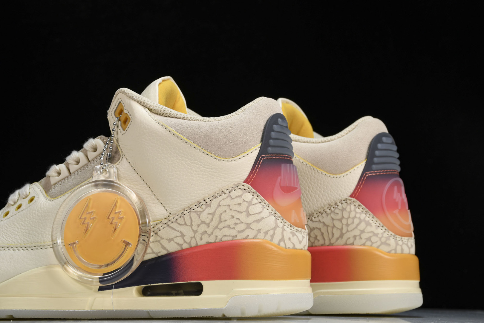 AJ3彩虹 尺码40-48.5

纯原出品-J Balvin x Air Jordan AJ3 彩虹 联