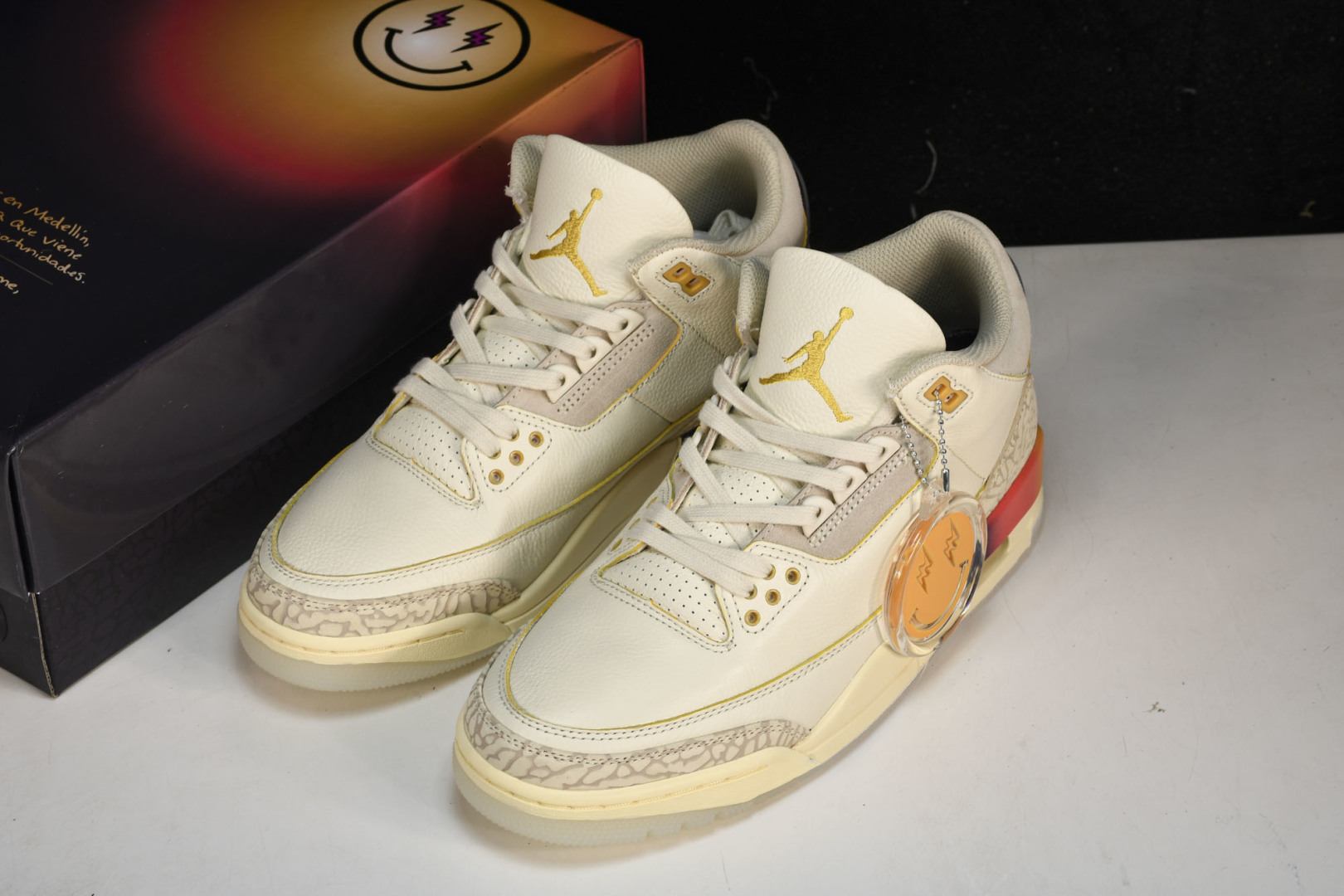 AJ3彩虹 尺码40-48.5

纯原出品-J Balvin x Air Jordan AJ3 彩虹 联