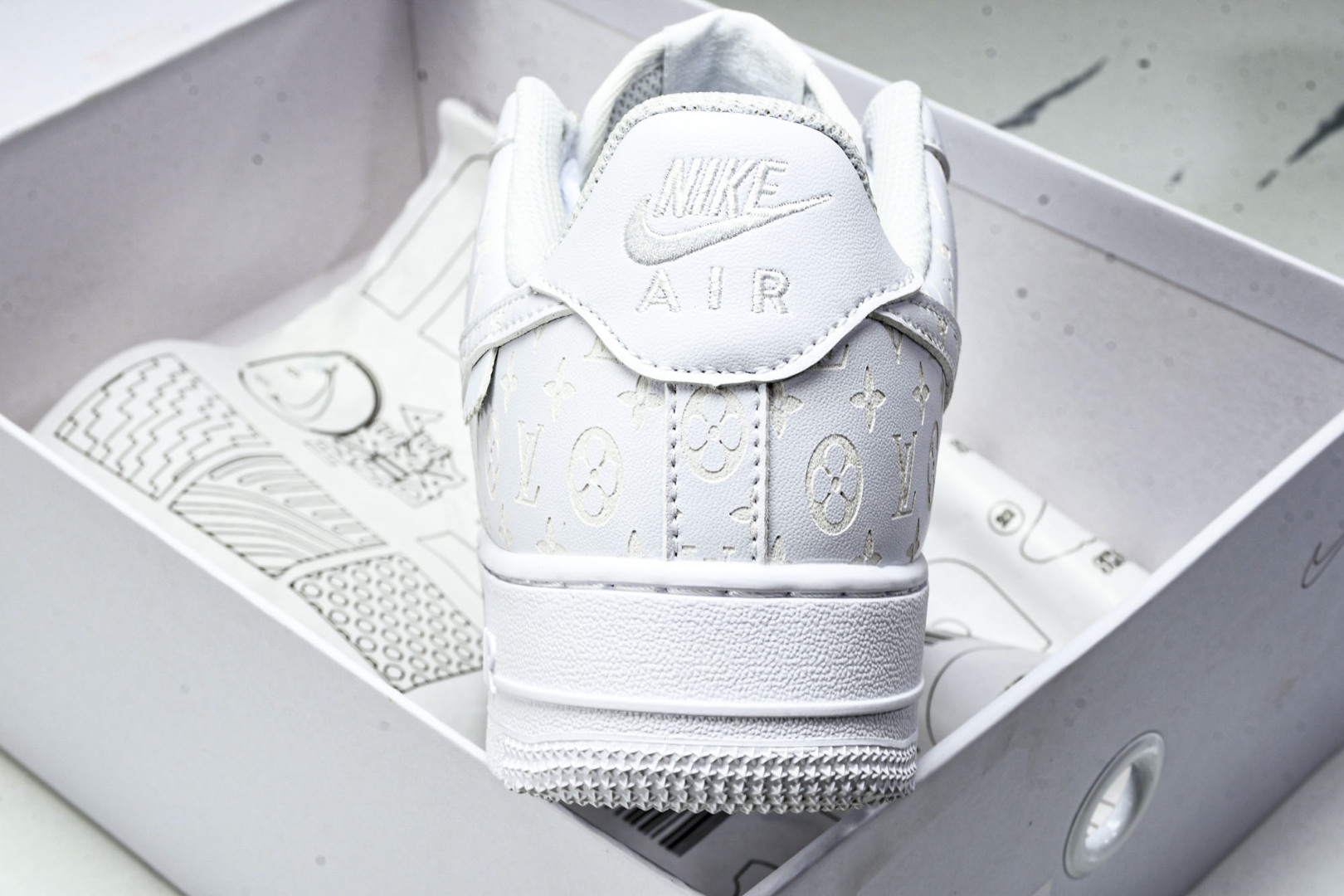  NK Air Force 1'07 Low 定制款 空军一号低帮休闲板鞋 CW2288-111 尺寸 
