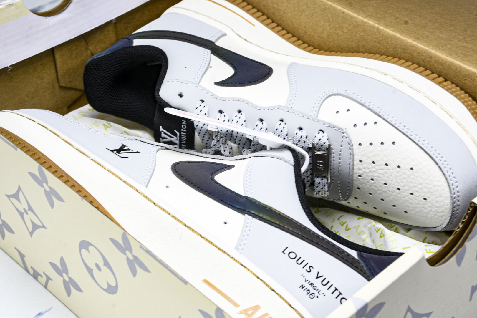  NK Air Force 1'07 Low LV联名 灰白镭射渐变 空军一号低帮休闲板鞋 LW9279