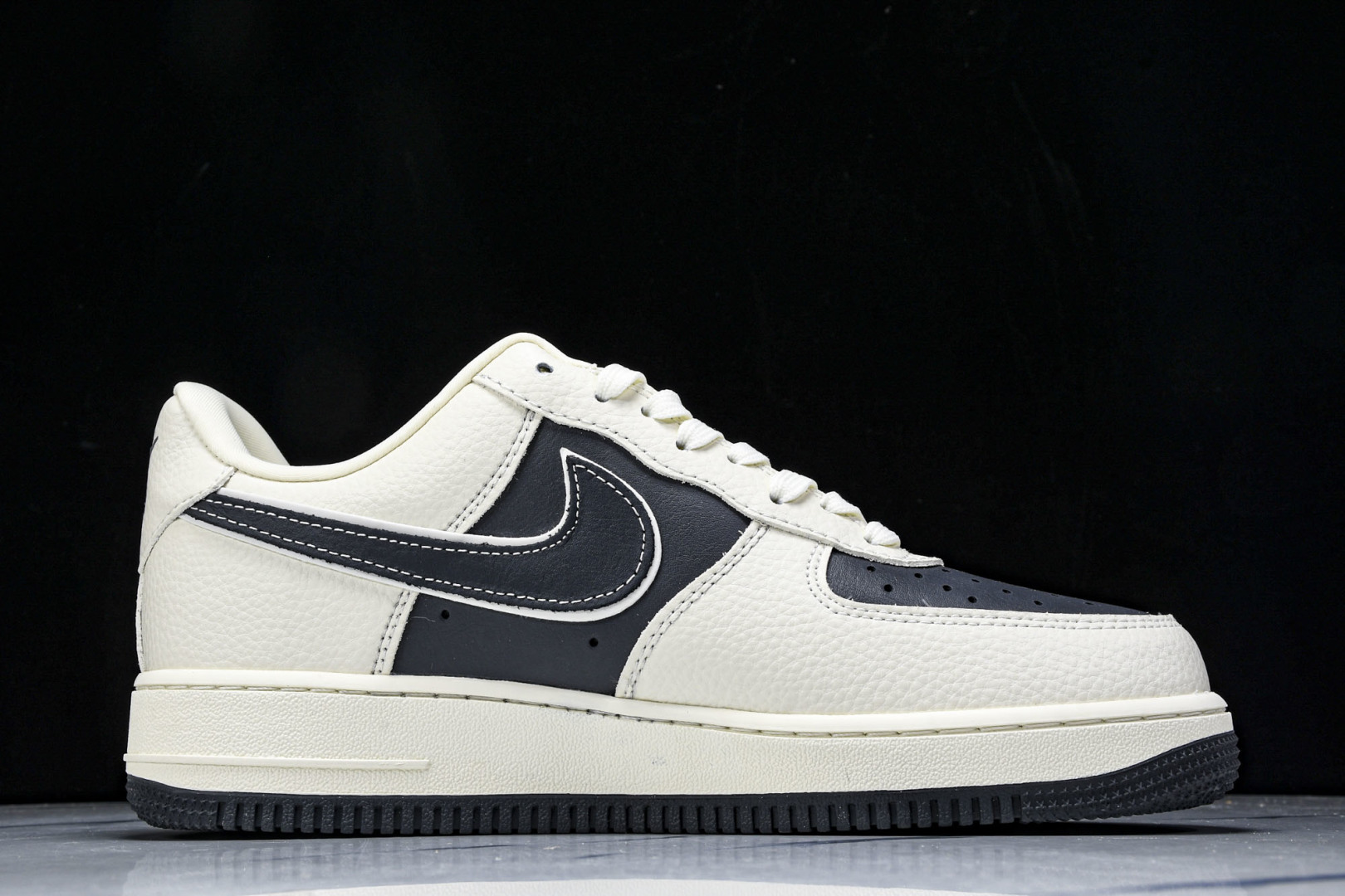  NK Air Force 1'07 Low 巴黎世家联名 米黑涂鸦 空军一号低帮休闲板鞋 XL1978