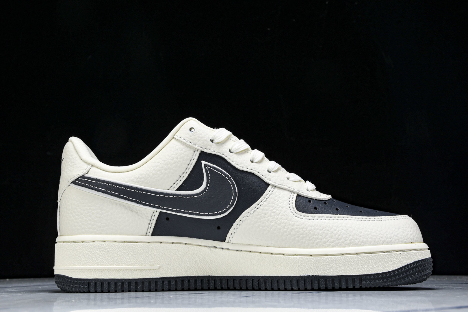  NK Air Force 1'07 Low 巴黎世家联名 米黑涂鸦 空军一号低帮休闲板鞋 XL1978
