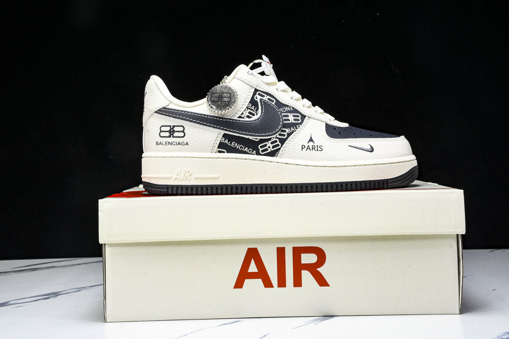  NK Air Force 1'07 Low 巴黎世家联名 米黑涂鸦 空军一号低帮休闲板鞋 XL1978
