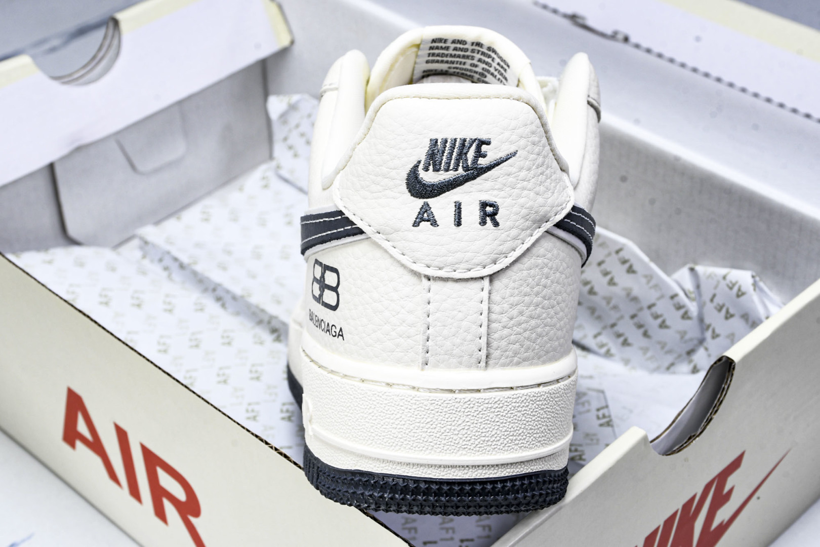  NK Air Force 1'07 Low 巴黎世家联名 米黑涂鸦 空军一号低帮休闲板鞋 XL1978