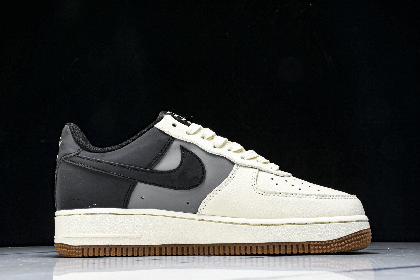  NK Air Force 1'07 Low 联名 米灰黑生胶 空军一号低帮休闲板鞋 HJ3318-00