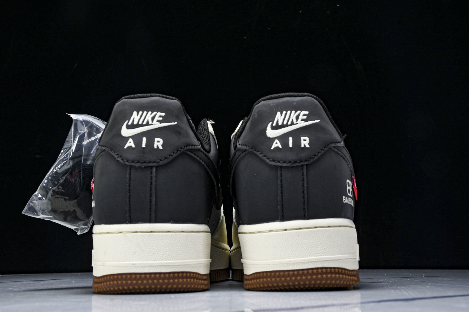  NK Air Force 1'07 Low 联名 米灰黑生胶 空军一号低帮休闲板鞋 HJ3318-00