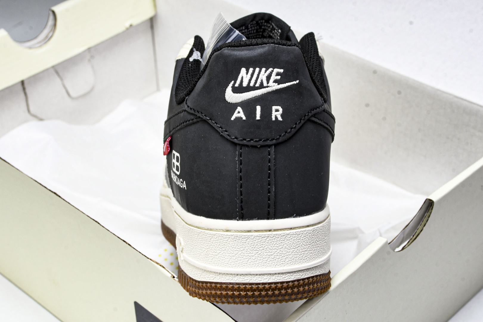  NK Air Force 1'07 Low 联名 米灰黑生胶 空军一号低帮休闲板鞋 HJ3318-00