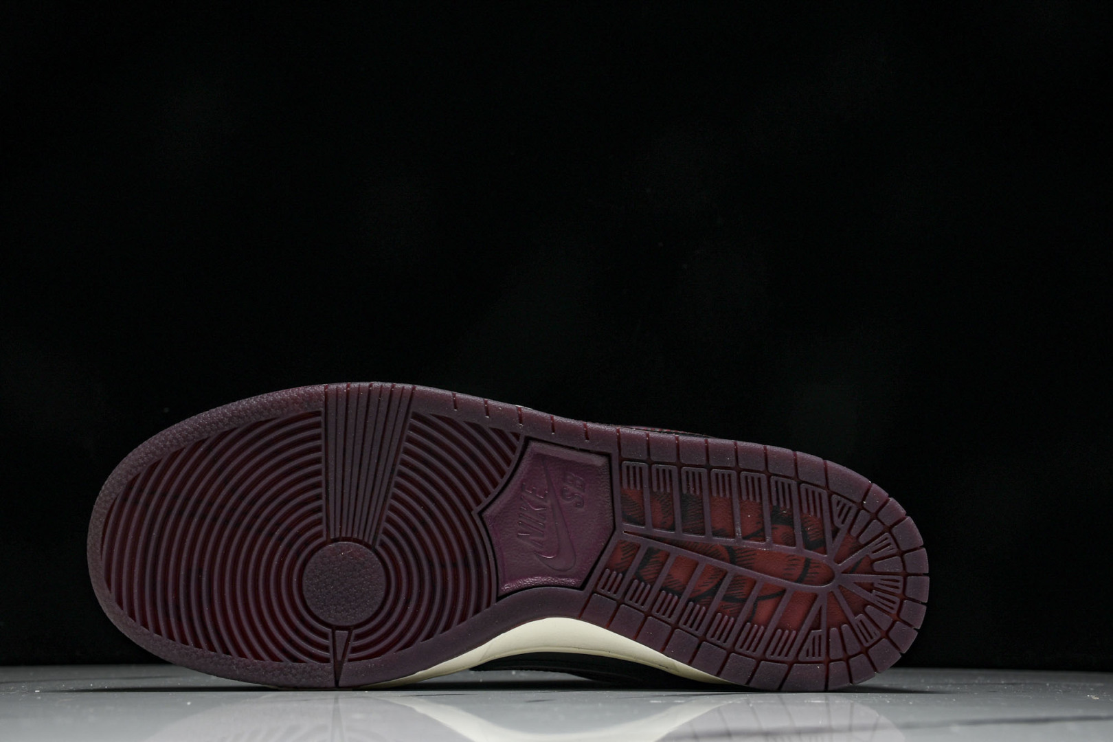 Dunk 尺码40-47.5

纯原版出品-RIOT Skateshop x NK SB Dunk Lo